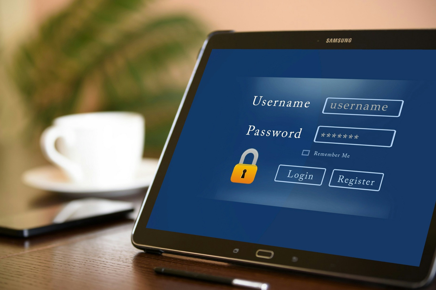 Sensible Daten mit Passwort-Manager schützen.