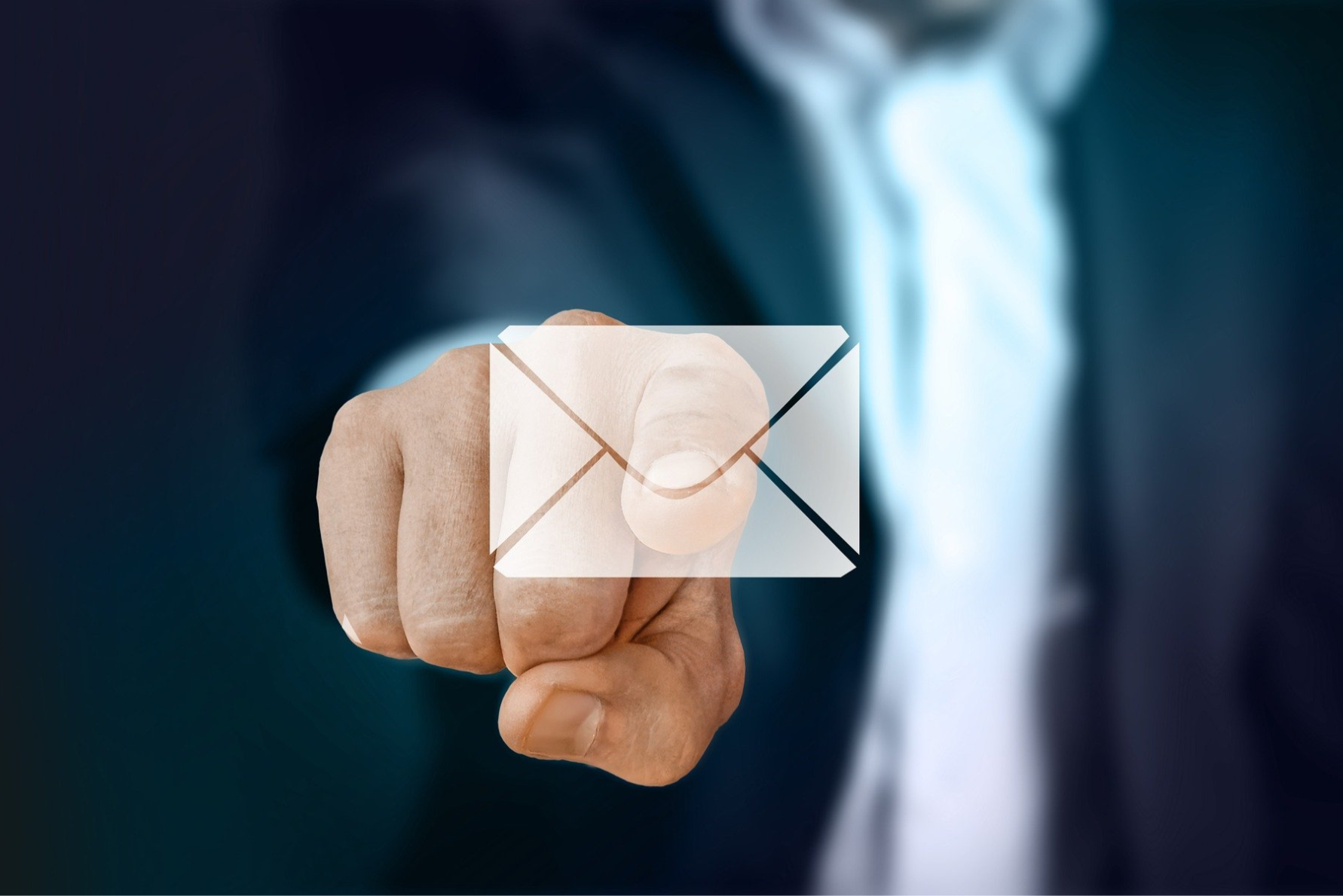 Heben Sie den E-Mail-Versand in Ihrem Unternehmen mit dem iwm RapidEmailService auf das nächste Level.